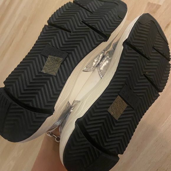 Star Sneakers! - Picture 6 of 6